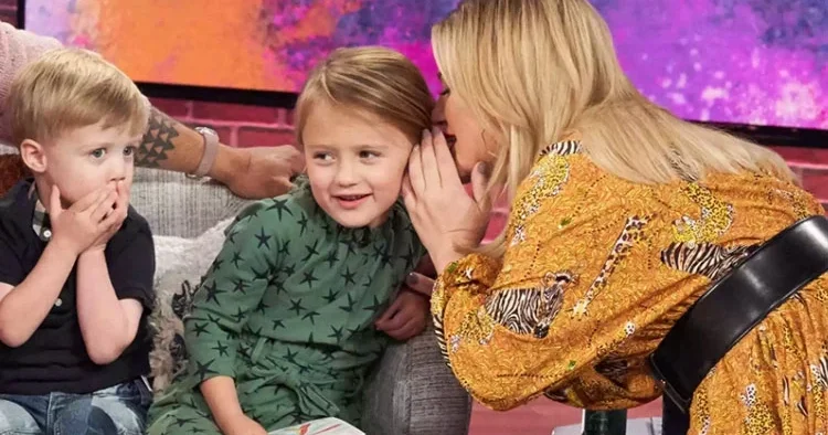 Ölüm acısı ünlü şarkıcıyı bir değil iki kez yıktı... Küçücük yaşta babasız kalan çocuklarının kalp yaralarını böyle sarıyor