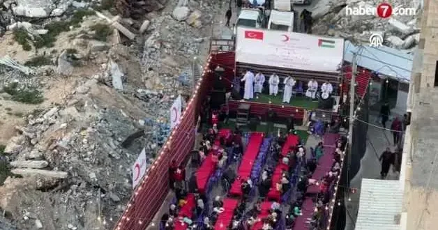 Türk Kızılay, Gazze’de yerinden edilen Filistinlilere iftar programı düzenledi