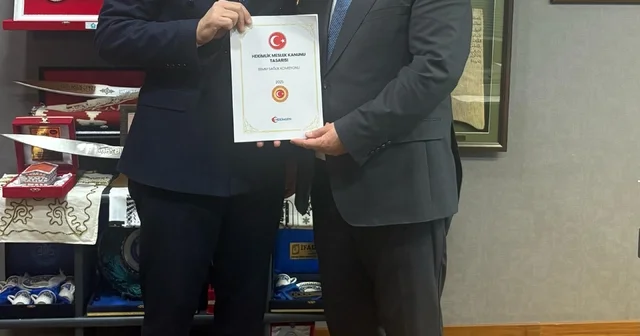 Adil Kurban dan TBMM de Hekimlik Meslek Kanunu çağrısı Sağlık sistemi hukuki güvenceyle güçlenir Kocaeli Haberleri