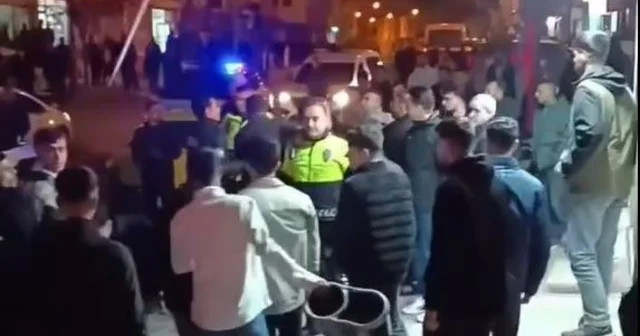 Mardin de tekmeli, kovalı ve fırçalı kavga kamerada: 3 yaralı Mardin Haberleri