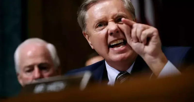 Trump a en yakın isim katliamı savundu! ABD nin İran kararını açıkladı! Dünya savaşı...