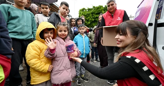 Mersin de 13 ilçede 60 bin çocuğa bayram hediyesi Mersin Haberleri