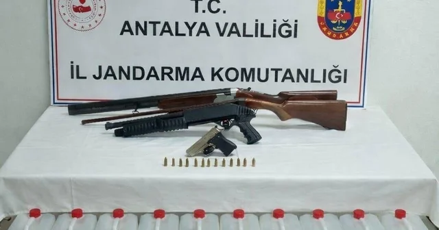 Antalya da 160 litre etil alkol, tabanca ve pompalı tüfek ele geçirildi Antalya Haberleri