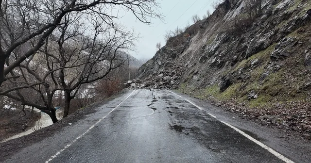 Beytüşşebap ta heyelan nedeniyle 11 yerin yolu ulaşıma kapandı Şırnak Haberleri