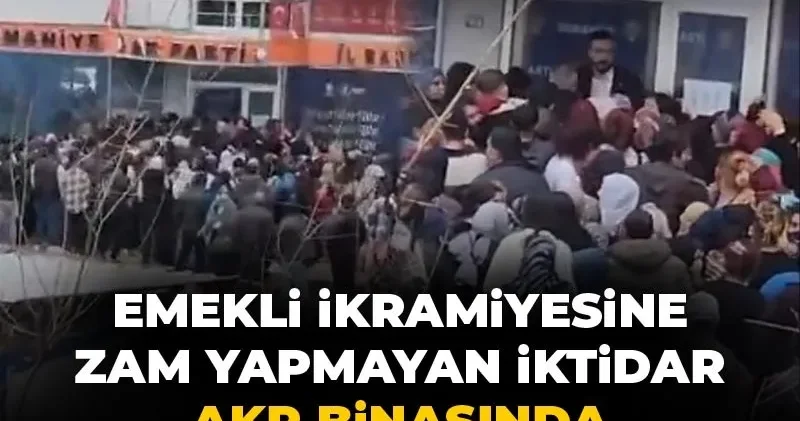 Emekli ikramiyesine zam yapmayan iktidar AKP binasında bayram harçlığı dağıttı! Kuyruk uzadıkça uzadı