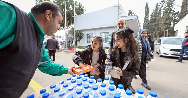 Mersin de bayramda mezarlıklarda vatandaşlar yalnız bırakılmıyor Mersin Haberleri