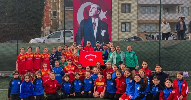 Milli Takımlar Kaleci Departmanı Koordinatörü Alper Boğuşlu Bilecik Kolej Spor Kulübünü ziyaret etti Bilecik Haberleri