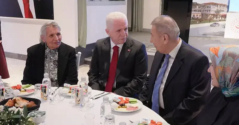 Vali Gül den Darülaceze ye bayram ziyareti