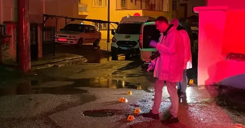 Karaman da silahlar ateşlendi! Araç ve ev zarar gördü