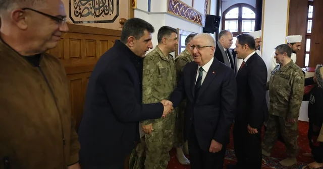 Bakan Güler, bayram namazını Hatay daki tarihi caminde kıldı Hatay Haberleri