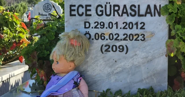 Hatay daki deprem şehitliğinde hüzünlü bayram ziyareti Hatay Haberleri