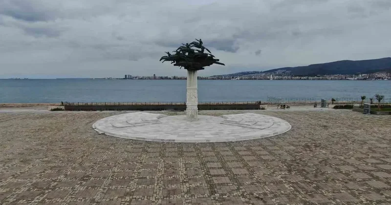 İzmir’de bayram tatili sessizliği Gündoğdu Meydanı’na yansıdı