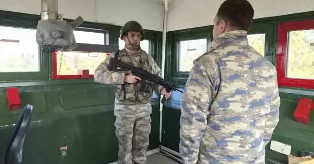 Telefondan annesiyle bayramlaşan Mehmetçik in duygu dolu anları VİDEO İZLE