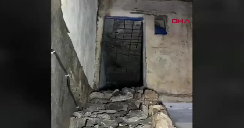 Mardin’de 2 katlı evin bir bölümü çöktü! Yara almadan kurtuldular