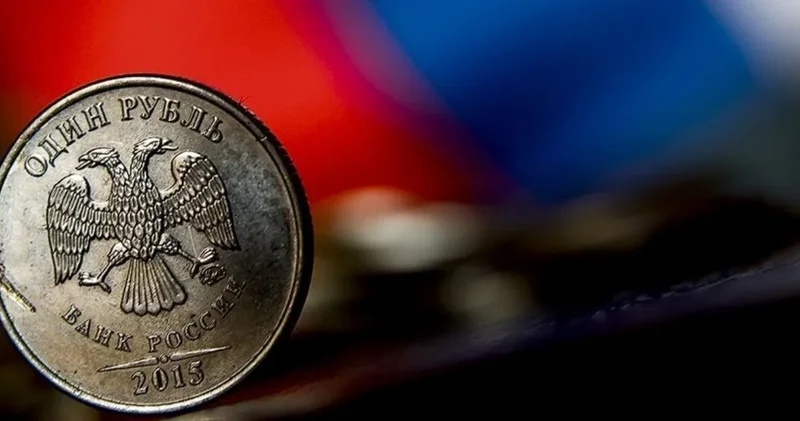 Dünya savaşa ayarlı faiz açıklarken Rusya tersine gitti