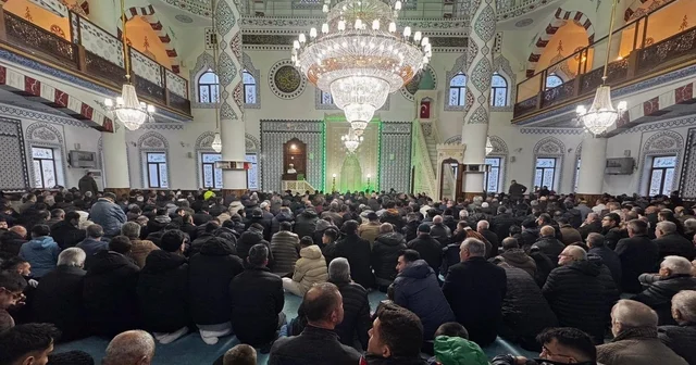 Niğde de bayram namazı sonrası bayramlaşma Niğde Haberleri