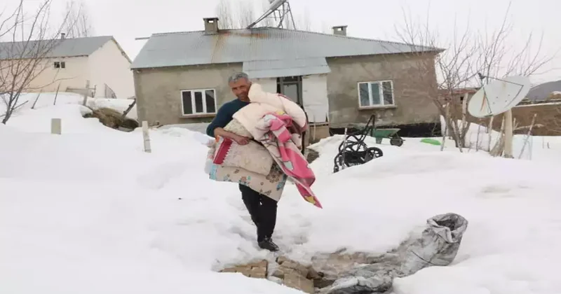 Baba gibi baba: Biri engelli 4 evladına hem ana hem de baba oldu