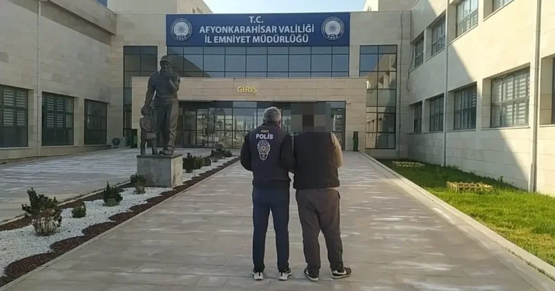 Dolandırıcılık suçundan aranan şahsı polis yakaladı