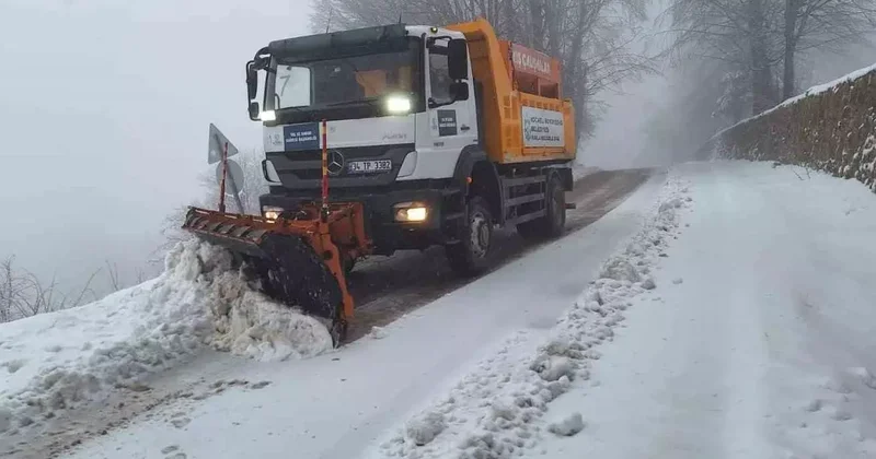 Kocaeli’nin yüksek kesimleri bayram sabahı beyaza büründü