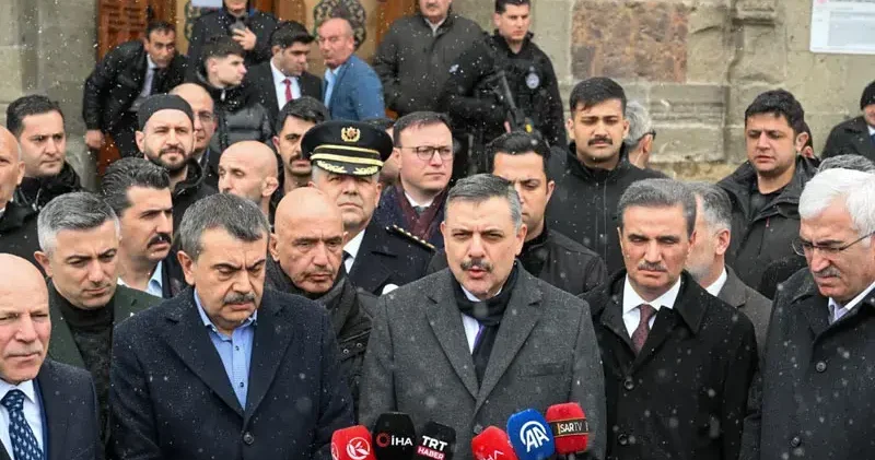 İçişleri Bakanı Çiftçi ile Milli Eğitim Bakanı Tekin, bayramı Erzurum da karşıladı