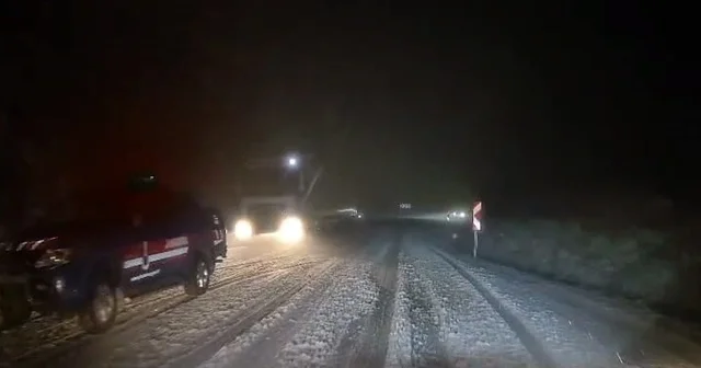 Kar yağışı İnegöl Domaniç kara yolunda ulaşımı olumsuz etkiledi Bursa Haberleri