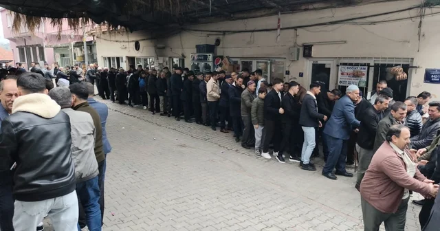 Aydın da bayram coşkusu Bayram coşkusu camilerde namazla birlikte başladı Aydın Haberleri