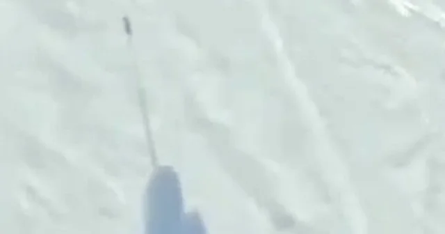 Araklı nın karlı tepelerinde mahalle arasında snowboard keyfi Trabzon Haberleri