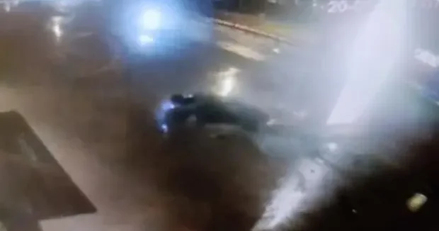 Bursa haberleri Bayram sabahı feci kaza! Reklam panosuna çarptı: 1 ölü, 2 yaralı 20 Mart 2026