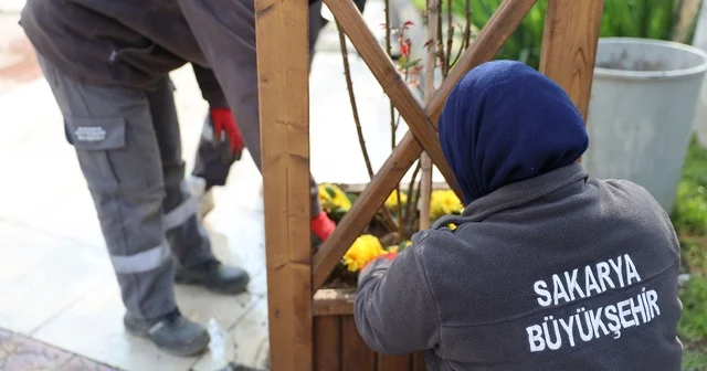 Sakarya da caddeler, parklar ve camiler bayrama hazır hale geldi Sakarya Haberleri