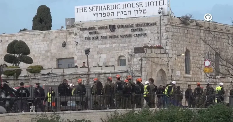 İran dan ateşlenen füzenin parçası Ağlama Duvarı nın 200 metre ötesine düştü