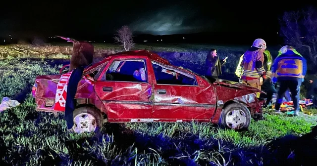 Takla atan otomobildeki 1 kişi öldü, 1 i ağır 3 kişi yaralandı Manisa Haberleri