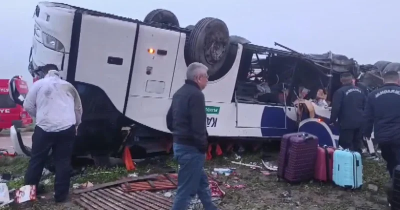 Adana da yolcu otobüsü devrildi: 2 ölü, 19 yaralı