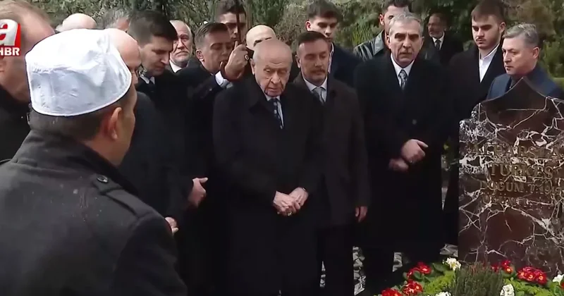 MHP lideri Bahçeli Alparslan Türkeş in kabrinde