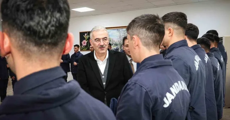 Vali Ayyıldız, İl Jandarma Komutanlığı’nda Mehmetçik’le buluştu