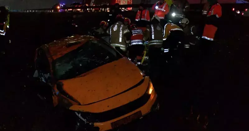 Pendik te taksi su kanalına uçtu: 3 ölü,1 yaralı