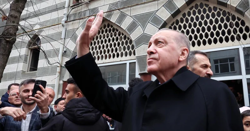 Cumhurbaşkanı Erdoğan, cuma namazını Merkez Sahil Camisi nde kıldı