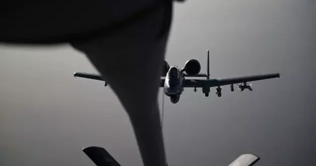 ABD ye ait savaş uçağı havada yakıt ikmali yaptı: O anları paylaştılar!