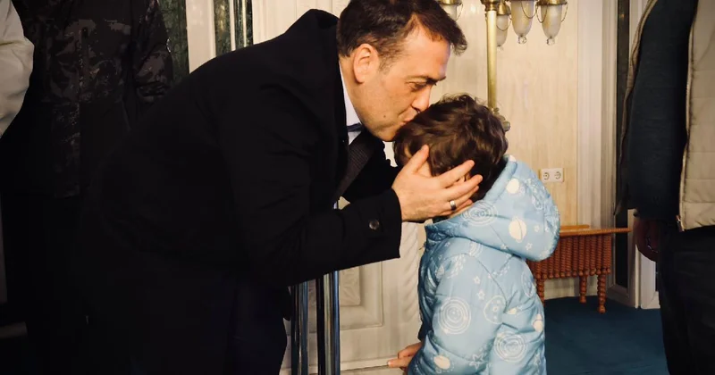 Bilecik Valisi Sözer bayram sabahını çocuklarla geçirdi