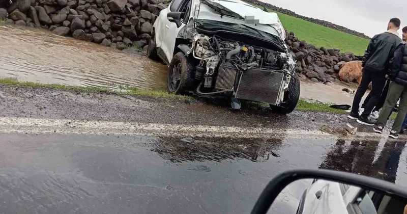 Diyarbakır’da otomobil takla attı: 2 yaralı