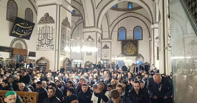 Bursa da, bayram namazı 626 yıllık Ulu Cami de kılındı
