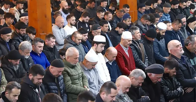 Azerbaycan’da bayram namazı kılındı