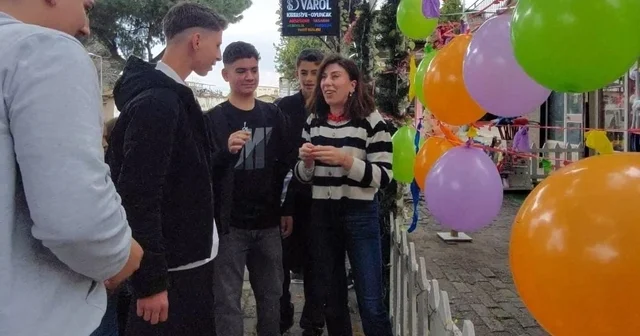 Kardeşköy de çocuklar çift bayram yaptı Köyün kırtasiyeci ablası, çocukları unutmayacakları bir bayram yaşattı Aydın Haberleri