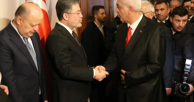 Bakan Yumaklı memleketi Kastamonu da vatandaşlarla bayramlaştı Tarım ve Orman Bakanı Yumaklı: Ülkemizin savaşta minimumda etkilenmesi için gecemizi gündüzümüze katıyoruz Kastamonu Haberleri