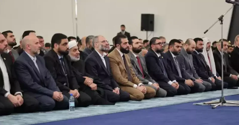 Şara, bayram namazını Halk Sarayı nda kıldı!