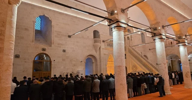 Depremde hasar gören tarihi Selahattin Eyyubi Camii yeniden ibadete açıldı Şanlıurfa Haberleri