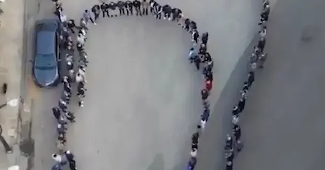 Ordu’da bayramlaşma geleneği: Cami çıkışında halka oluşturdular VİDEO İZLE