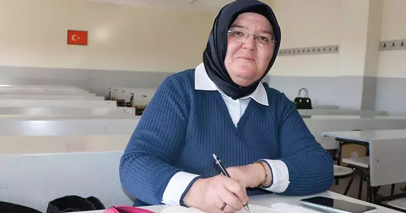 ‘Kız çocuğu okuyacak da ne olacak’ dediler; ilkokul mezuniyetinden 41 yıl sonra üniversiteye başladı