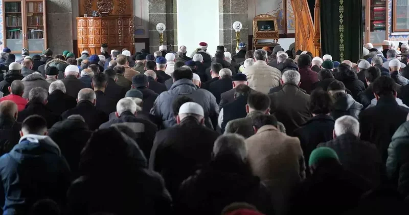 Samsun’da çifte bayram coşkusu: Vatandaşlar camilere akın etti