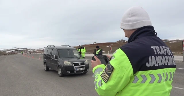 Bayburt ta bayram trafiği mercek altında: Karadan ve havadan sıkı denetim Bayburt Haberleri