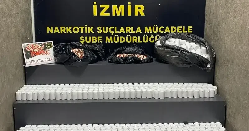 İzmir’de bir araçta 84 bin sentetik ecza ele geçirildi İzmir Haberleri